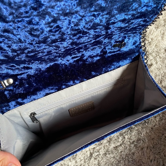 Chelsea 28 Blue Velvet Clutch - Picture 2 of 2